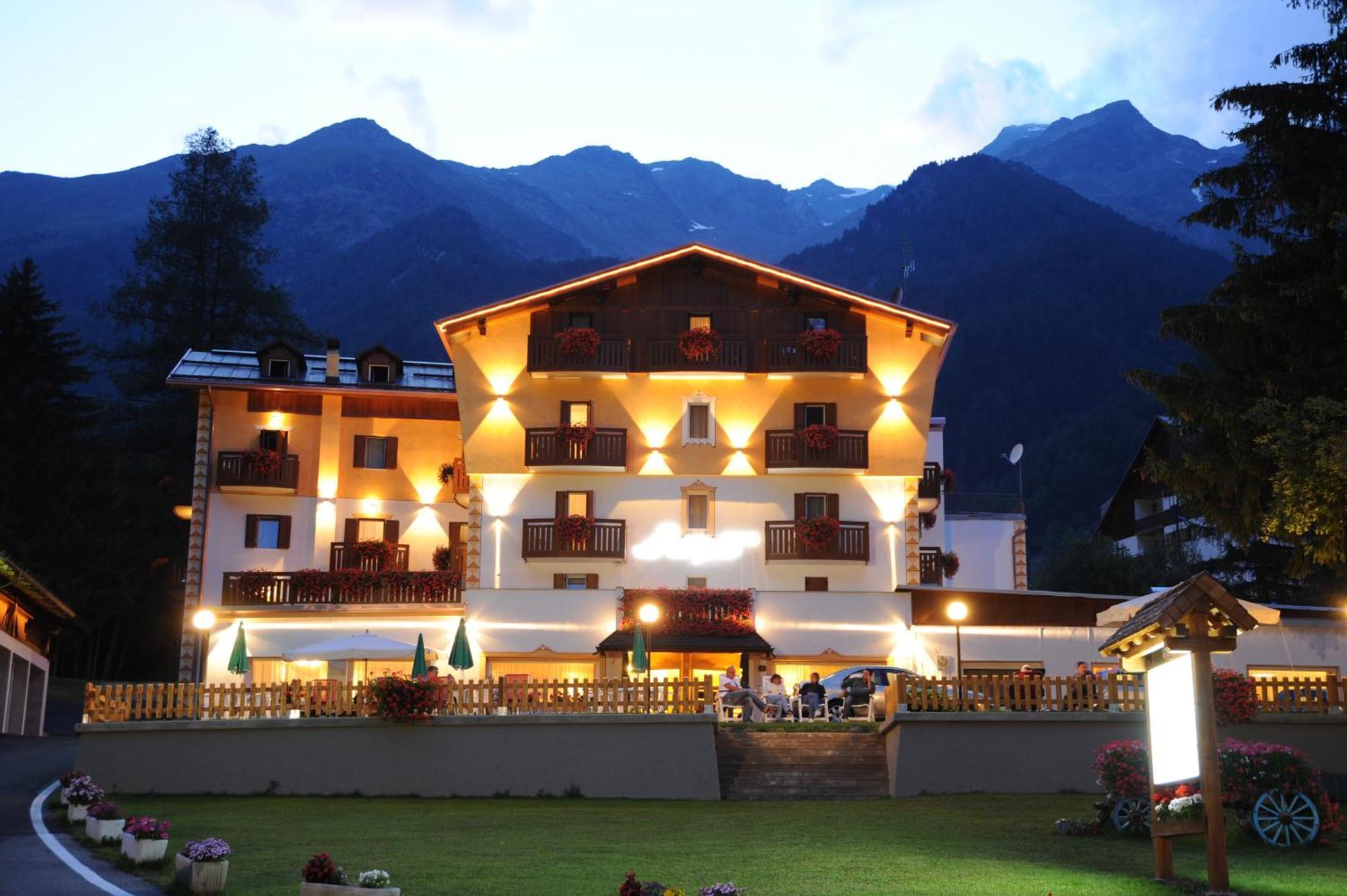Hotel Alpino Wellness & Spa Peio Fonti Kültér fotó
