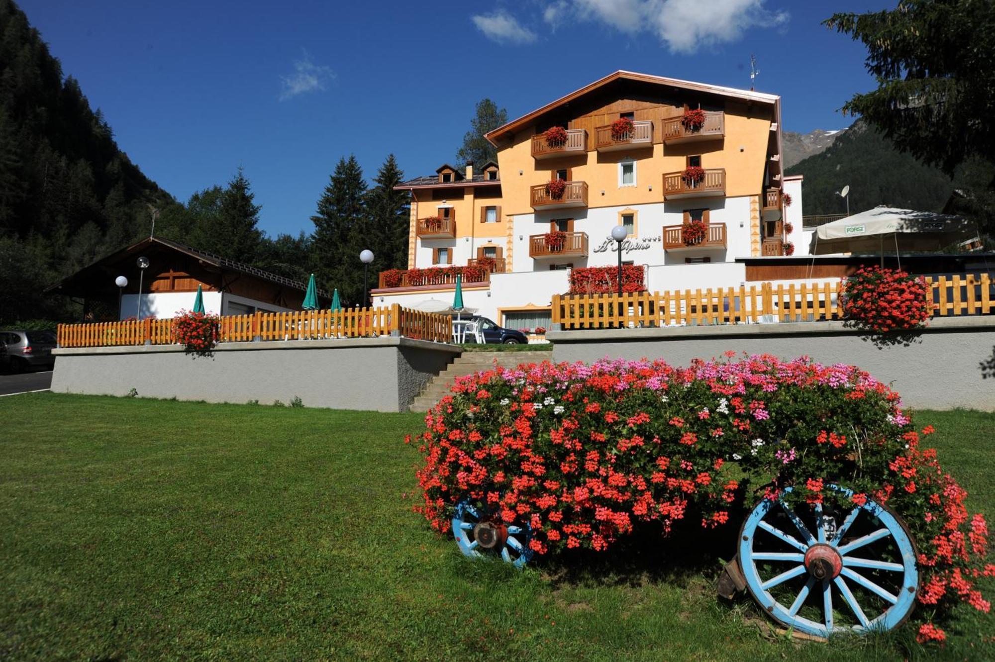 Hotel Alpino Wellness & Spa Peio Fonti Kültér fotó